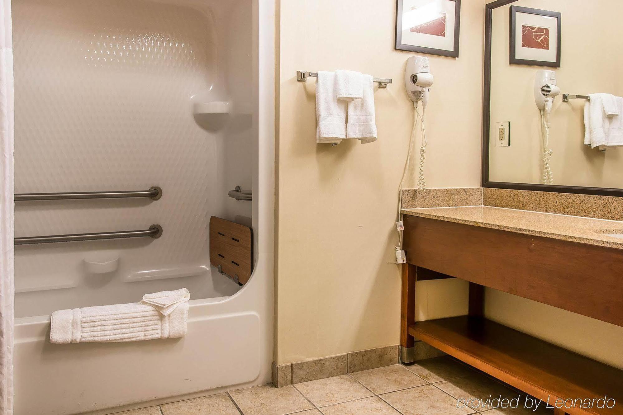 Comfort Suites Уиксом Экстерьер фото